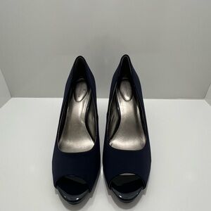 Bandolino Rainaa Pump Navy Blue Size 9 1/2 M Heel 3.5 Platform
